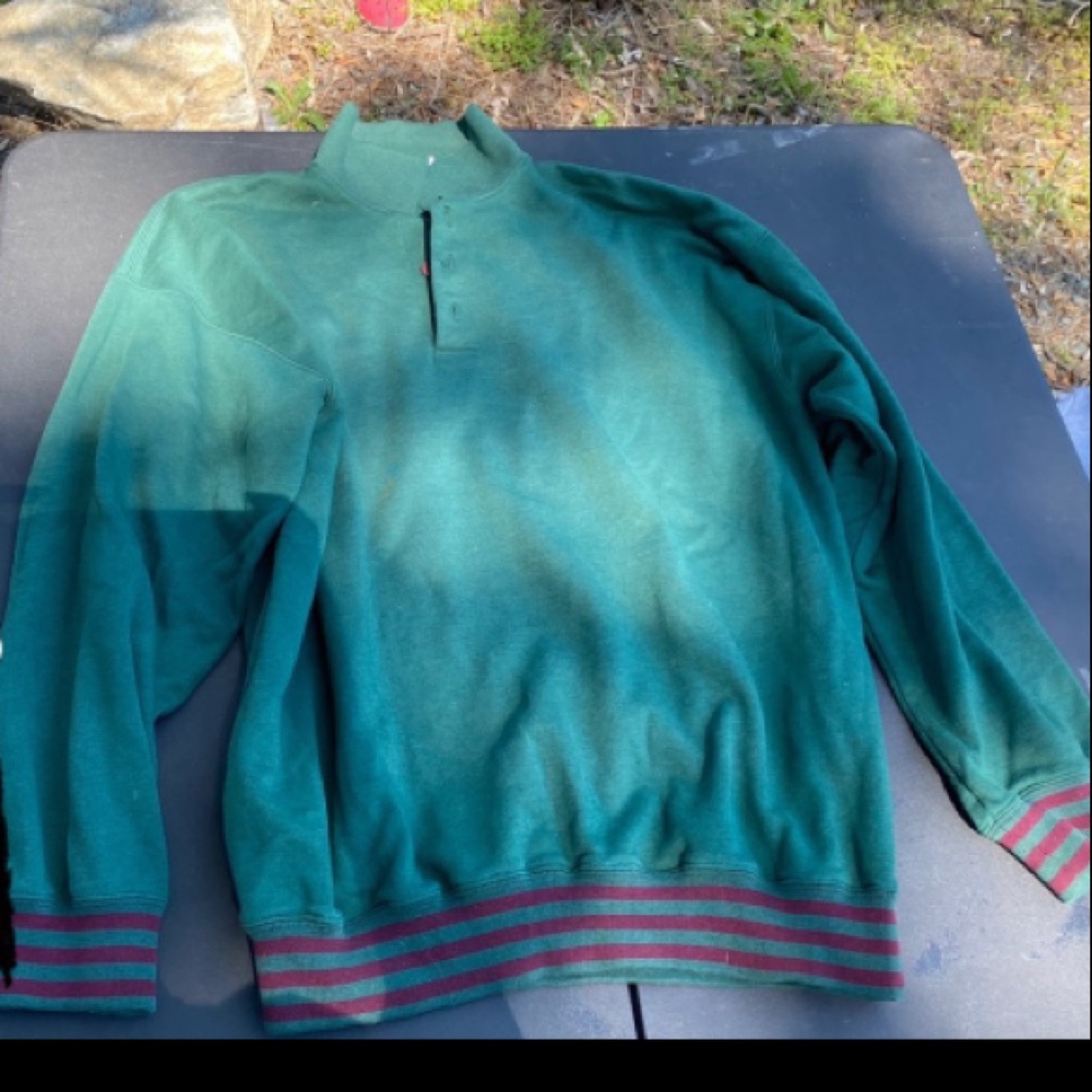 Pull over Levi’s sweater